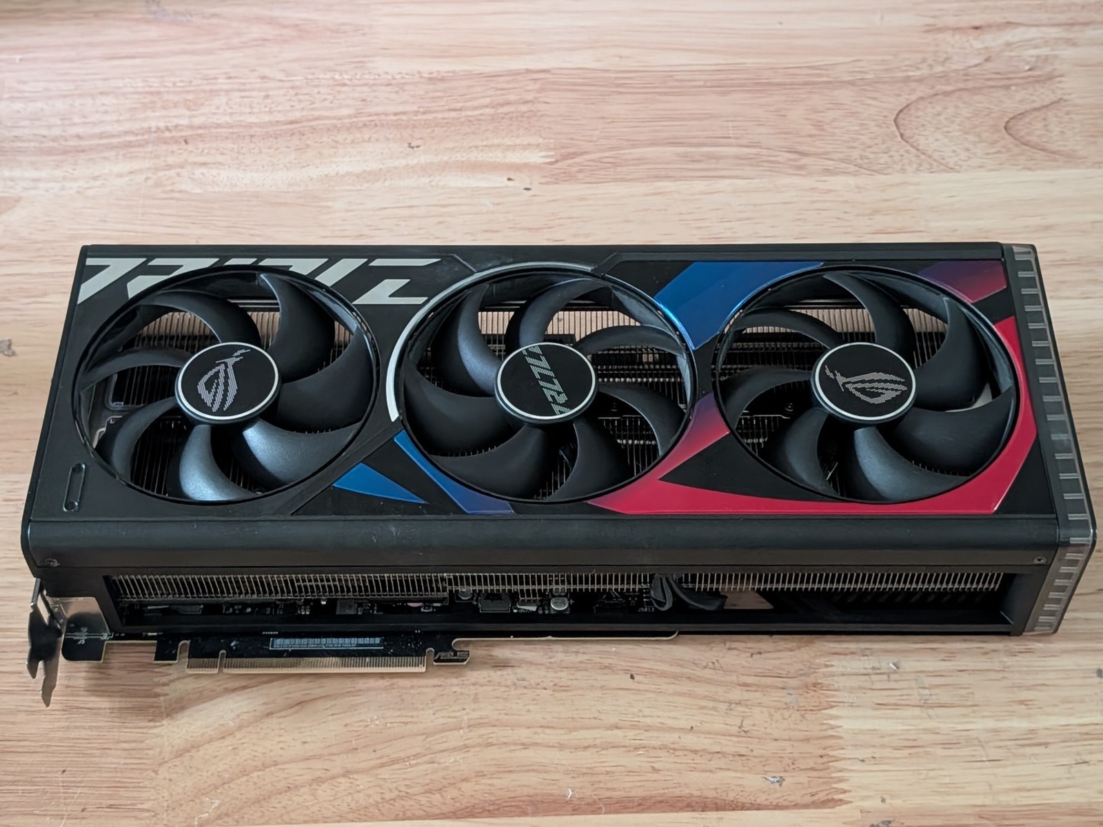 BH PENAWARAN TERBAIK Kartu Gra - Rtx 4090 24Gb Gddr6X ulasan dan harga